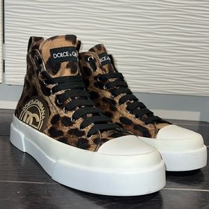 Dolce & Gabbana
leopard-print lace-up sneakers Woman Size 8.5-9, Men size 7